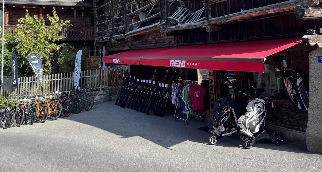 Aussenanscht des Reni Sports in Brigels