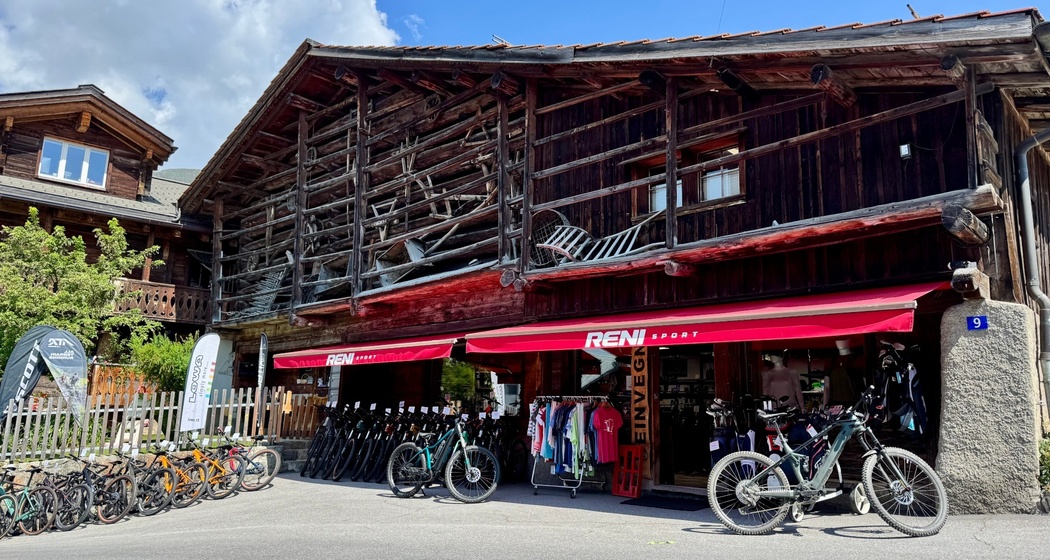 Reni Sport Aussenansicht im Sommer.