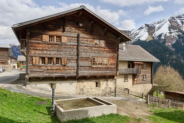 Ferienwohnung Casa Fontauna - Ansicht Sommer