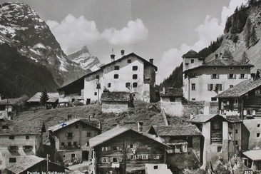 Führung durch die Ausstellung "30 Jahre Wakkerpreis Splügen" (oua_616812655_image)