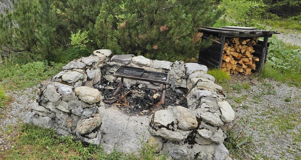 Feuerstelle Sasstaglià/Mingèr Dadoura (oua_617406241_image)