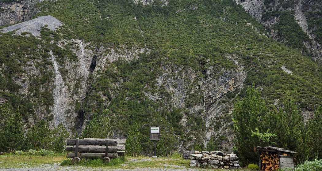 Feuerstelle Sasstaglià/Mingèr Dadoura (oua_617406245_image)