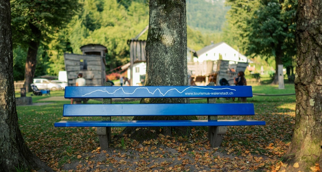 Sitzbank am Seeufer in Walenstadt