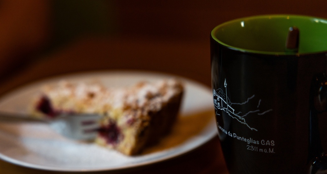 Kaffee und Kuchen in der Camona da Punteglias