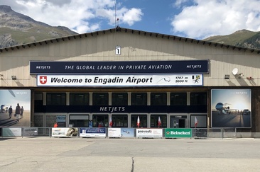 Restaurant Intersection (oua_620271605_image)