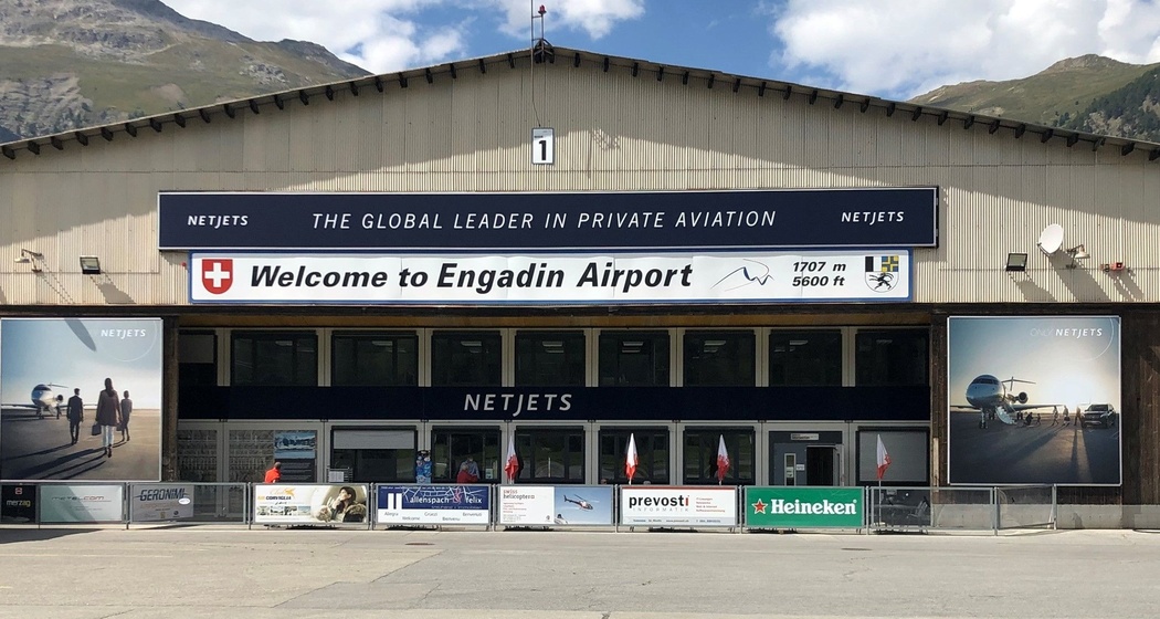 Restaurant Intersection (oua_620271605_image)