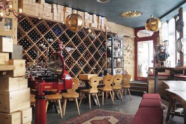 Pavarotti Wine Bar (oua_620271845_image)