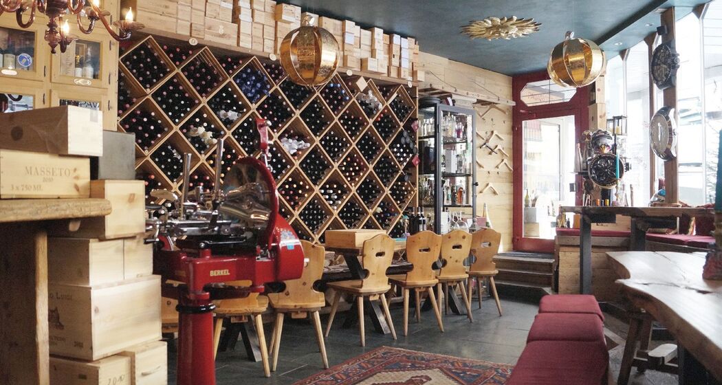 Pavarotti Wine Bar (oua_620271845_image)