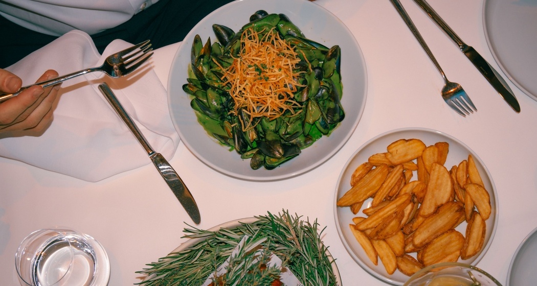 Sunny Bar & Grill by Tom Booton (oua_620271846_image)