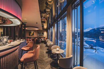 The St. Moritz Sky Bar (oua_620272134_image)