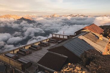 Chamanna Georgy (oua_620272172_image)