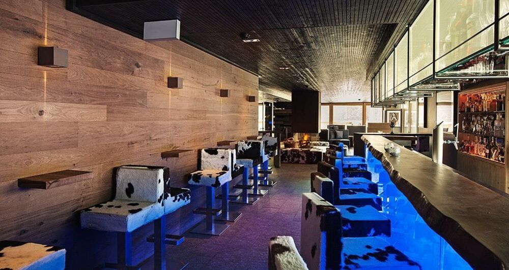 Roof Top Bar (oua_620272365_image)