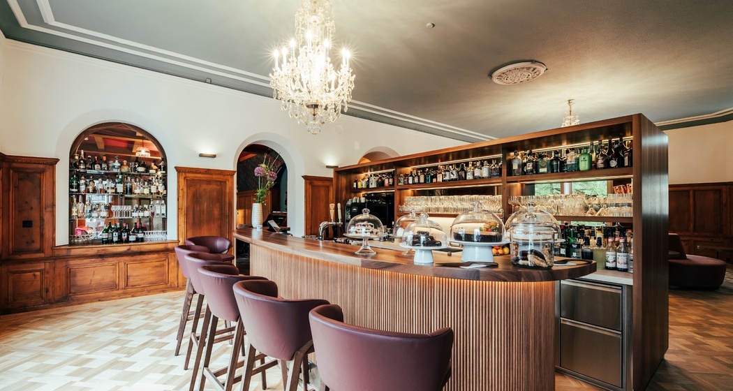 Saratz Bar (oua_620272810_image)