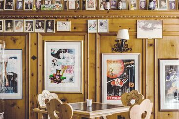 Zoo Bar (oua_620273957_image)