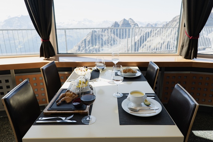 Piz Nair 10'000 Feet (oua_620273983_image)