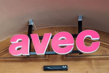 avec (oua_620278128_image)