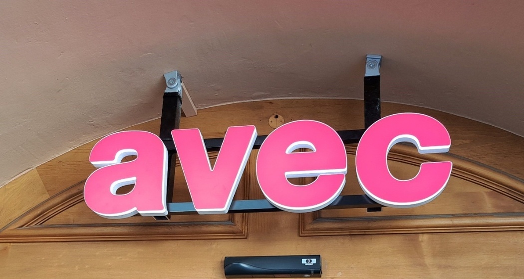 avec (oua_620278128_image)