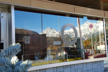 Lhasa artistic candles (oua_620278590_image)