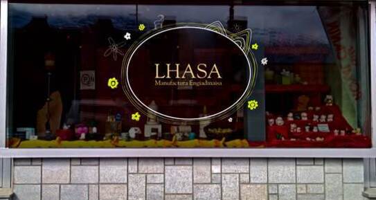 Lhasa artistic candles (oua_620278591_image)