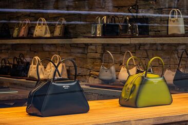 Prada (oua_620278683_image)