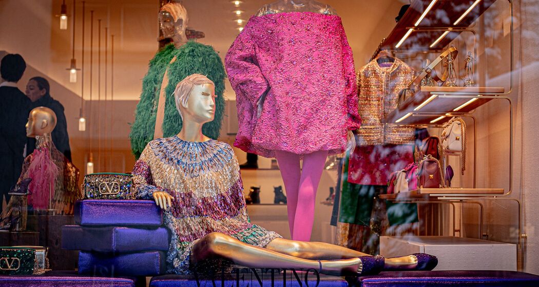 Valentino (oua_620278761_image)