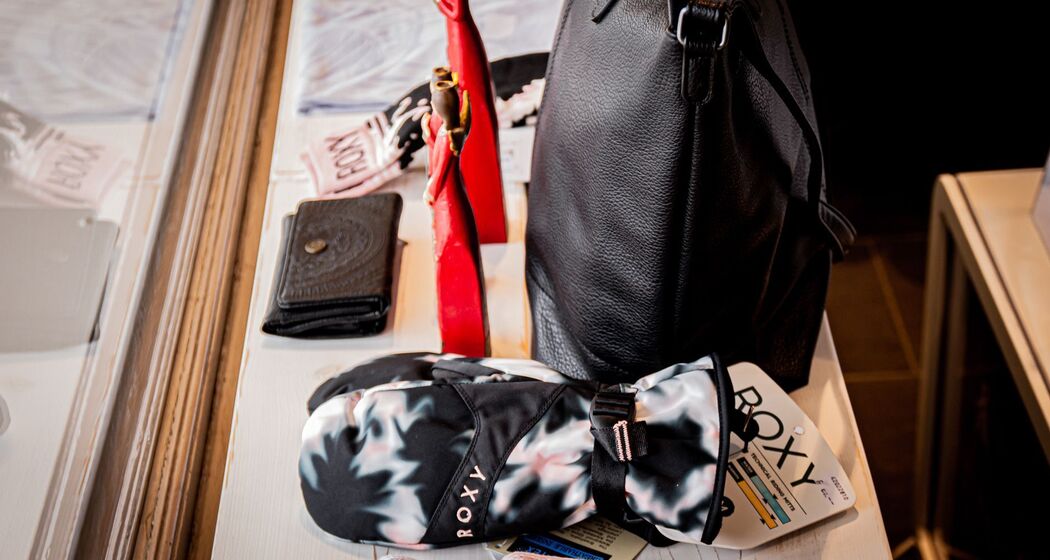 Studio 03 Fashion (oua_620278809_image)