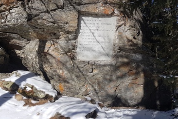 Cippo commemorativo di Nietzsche sulla penisola di Chastè (oua_620278977_image)