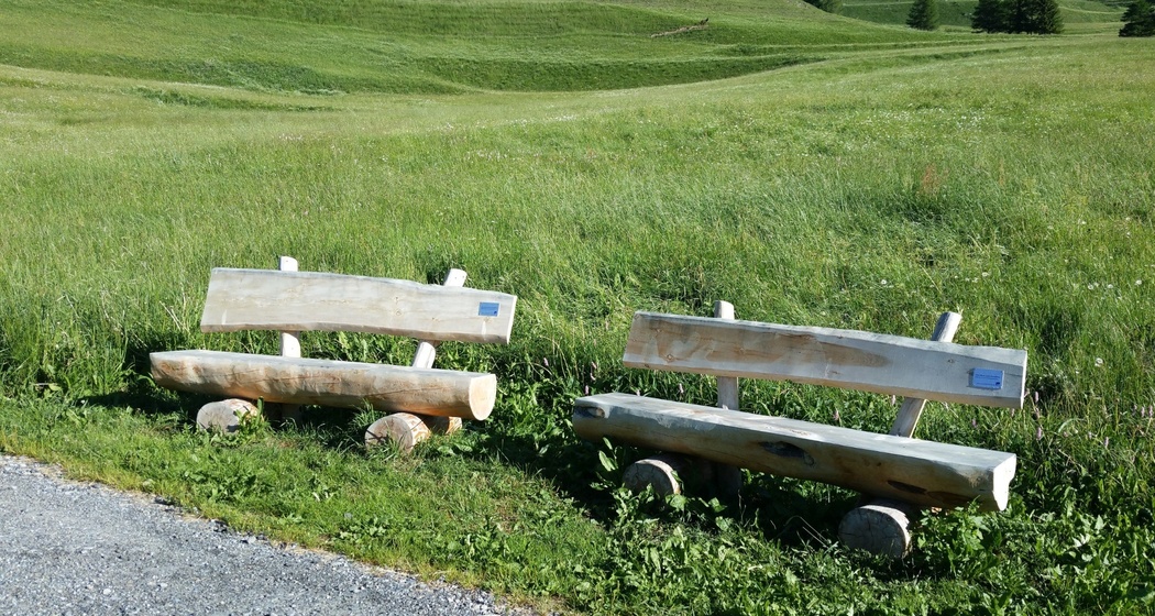 Sitzbänke Survih (oua_620279131_image)