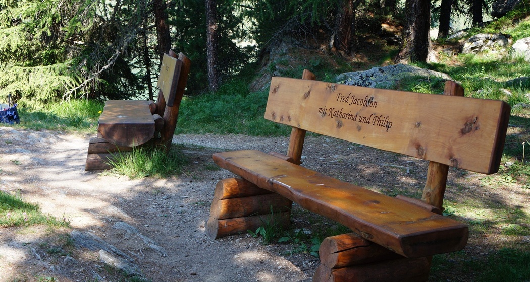 Sitzbänkli auf Halbinsel Chastè (oua_620279174_image)