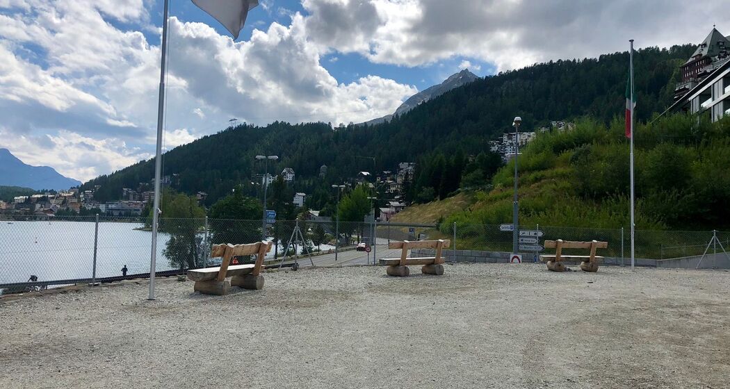 Sitzbank Bahnhof St. Moritz (oua_620279192_image)