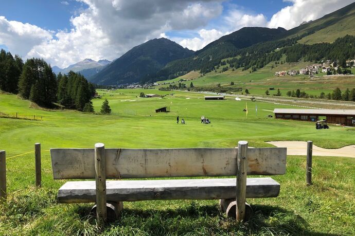 Banc du chemin du golf I (oua_620279496_image)