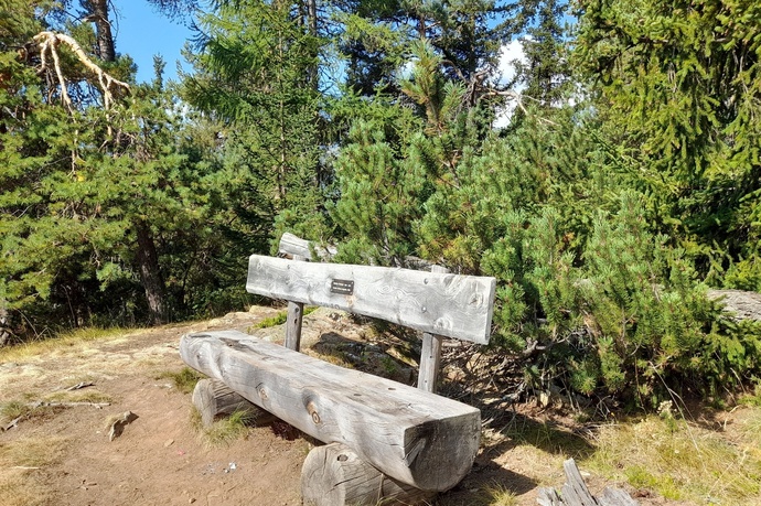San Gian hill bench (oua_620279548_image)