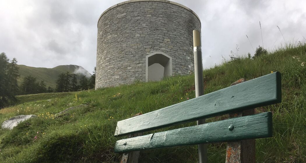 Sitzbank beim Hotel Castell (oua_620279709_image)