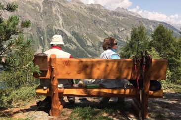 Sitzbänkli "che bels mumaints" auf Muotta da Güvè (oua_620279757_image)