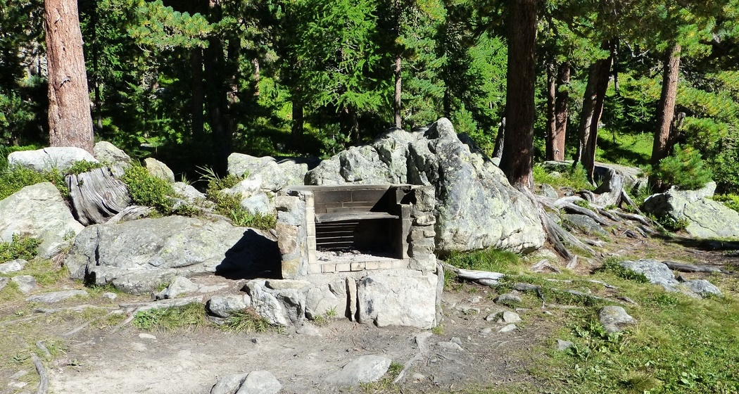 Diverse Feuerstellen am Lej Nair (oua_620280382_image)