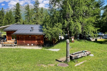 Feuerstelle der Schweizer Familie Prasüras (oua_620280519_image)