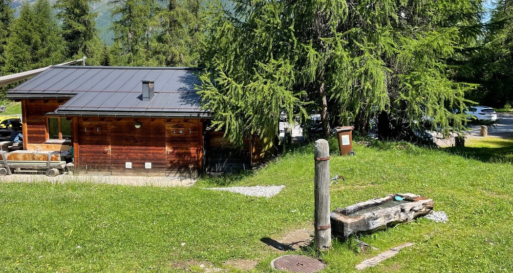 Feuerstelle der Schweizer Familie Prasüras (oua_620280519_image)