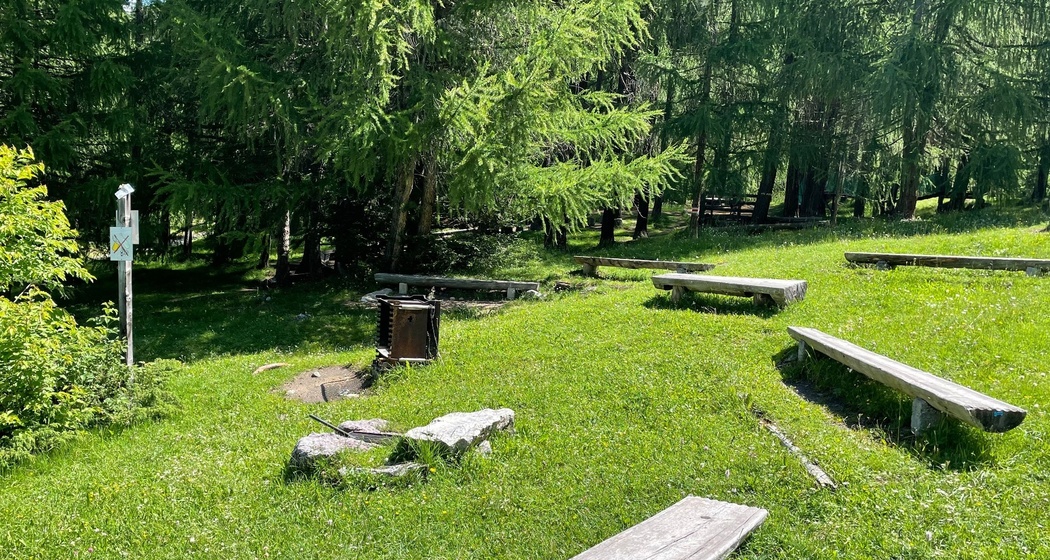 Feuerstelle der Schweizer Familie Prasüras (oua_620280520_image)