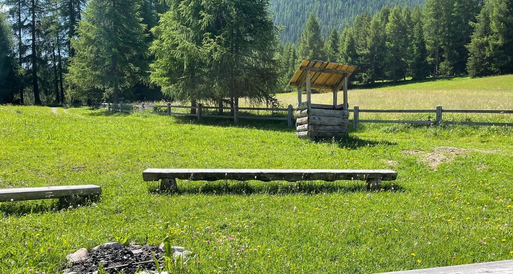 Feuerstelle der Schweizer Familie Prasüras (oua_620280521_image)