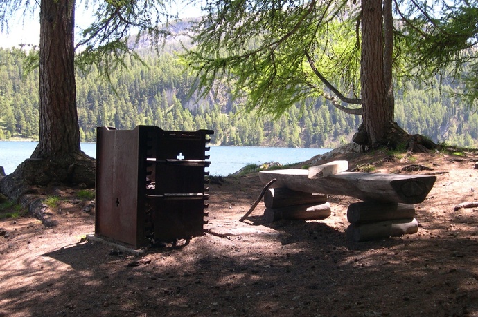 Feuerstellen auf der Halbinsel Chastè (oua_620280524_image)