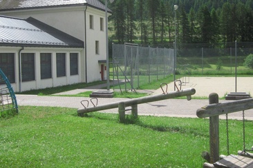 Kinderspielplatz Schulhaus (oua_620280747_image)