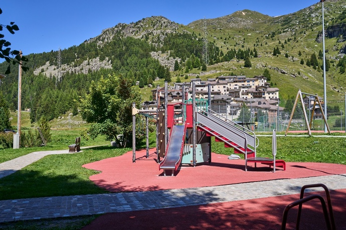 Spielplatz & Multisportplatz Jerts in Bivio (oua_620650251_image)