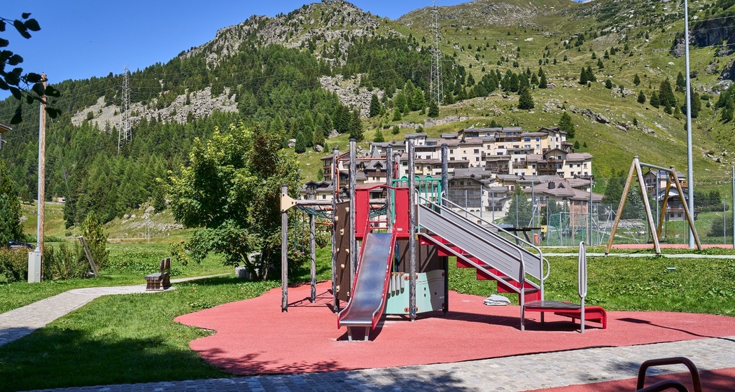 Spielplatz & Multisportplatz Jerts in Bivio (oua_620650251_image)