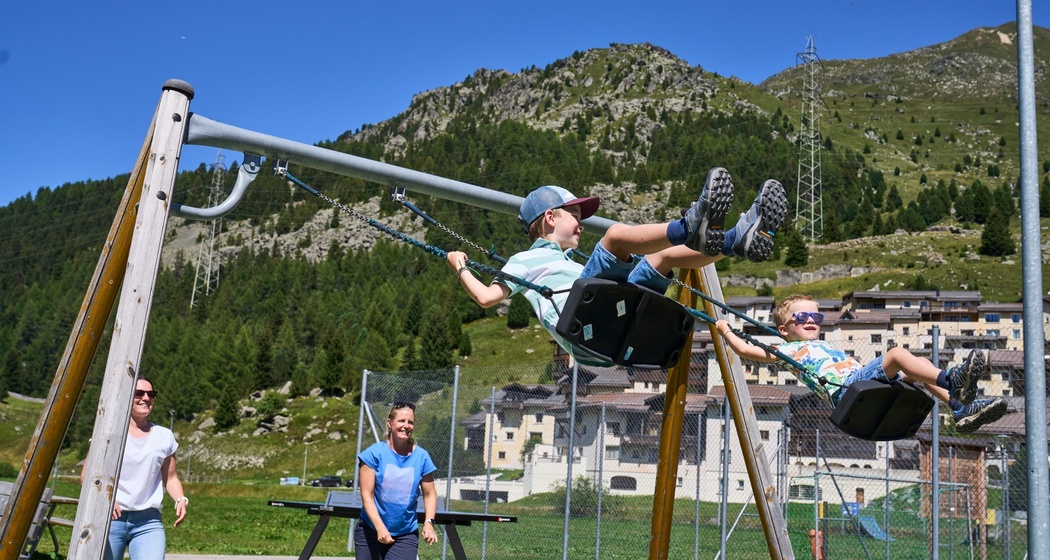 Spielplatz & Multisportplatz Jerts in Bivio (oua_620650983_image)