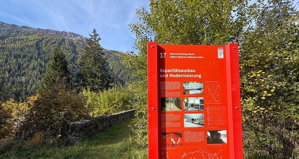 Infotafel auf dem Bahnerlebnisweg.
