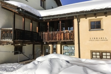 Chesin Manella (oua_621866831_image)