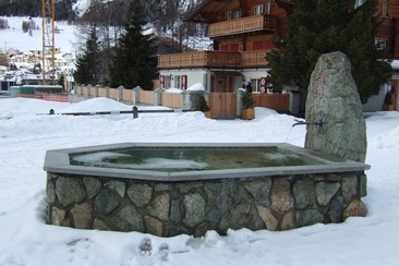 Brunnen Adam da Chamues-ch (oua_621867003_image)