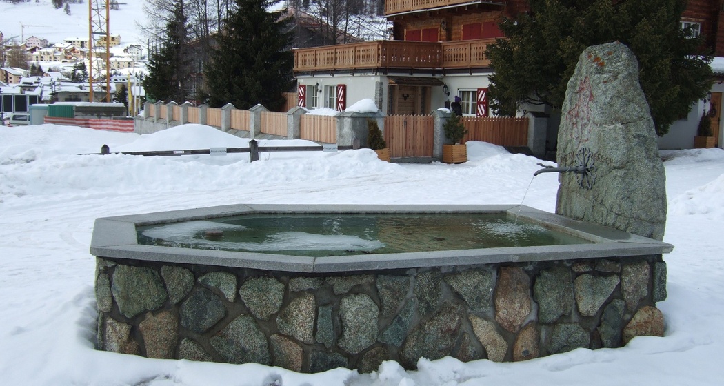 Brunnen Adam da Chamues-ch (oua_621867003_image)