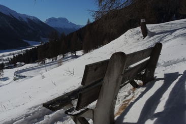 Sitzbank Arschaida Sura (oua_621867118_image)