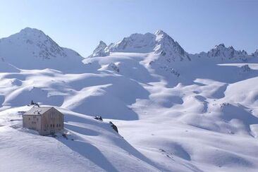 Kesch Hut SAC (oua_621891802_image)